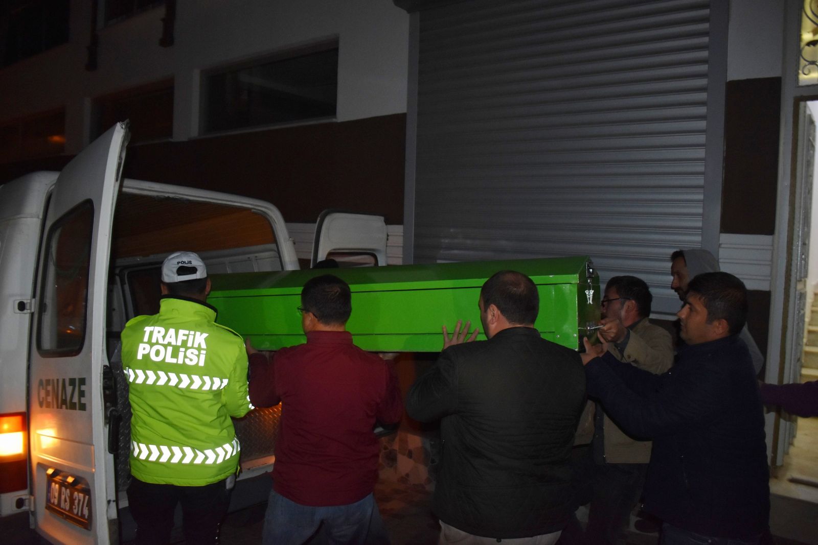 Alzheimer hastası koca, eşinin cansız bedeniyle 2 gün yaşadı