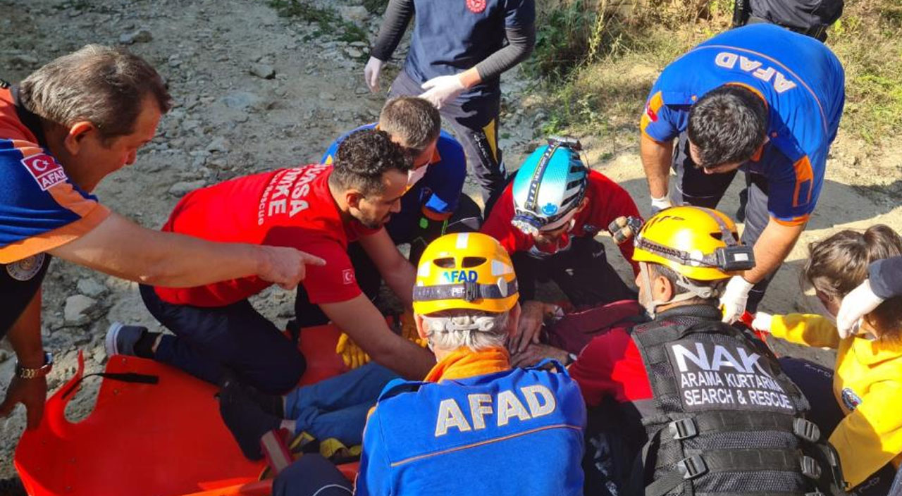 Sahibiyle gezintiye çıkan köpek kayıp adamı buldu