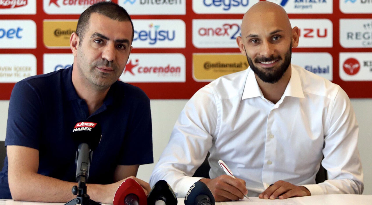 Ömer Toprak resmen Antalyaspor'da! Nuri Şahin kankasını transfer etti Ömer Toprak resmen Antalyaspor'da! Nuri Şahin kankasını transfer etti
