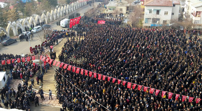 Sur şehidini on binler uğurladı! Tekbirler şehri inletti