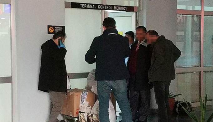 Terminale otobüsle gönderilen koliden el bombası çıktı