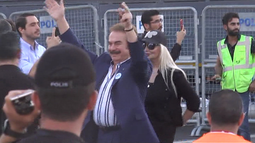 Ünlüler minibüse atlayıp 15 Temmuz Şehitler Köprüsü'ne gitti