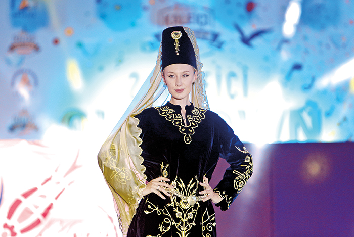 Geleneksel düğün kıyafetleri görücüye çıktı