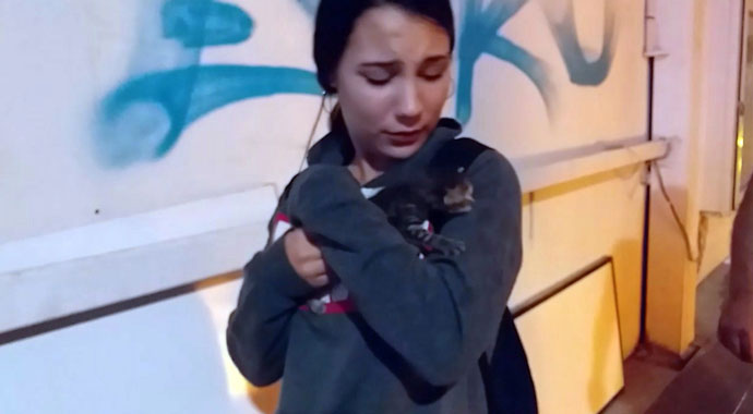 Tepkisiyle şaşırttı: 'Bir yavru kedi için mi...?'