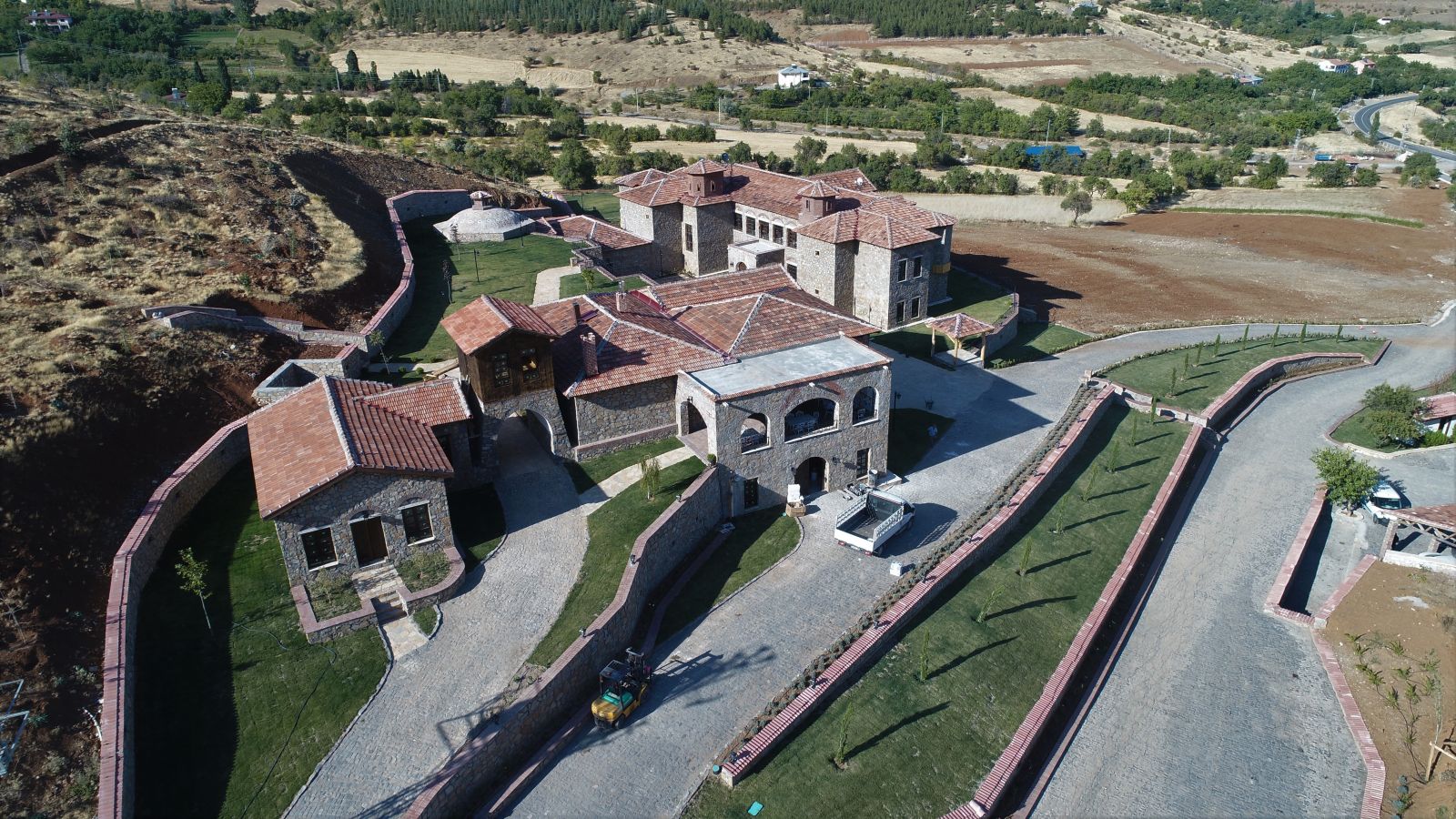 Yer Elazığ... Köye saray gibi otel