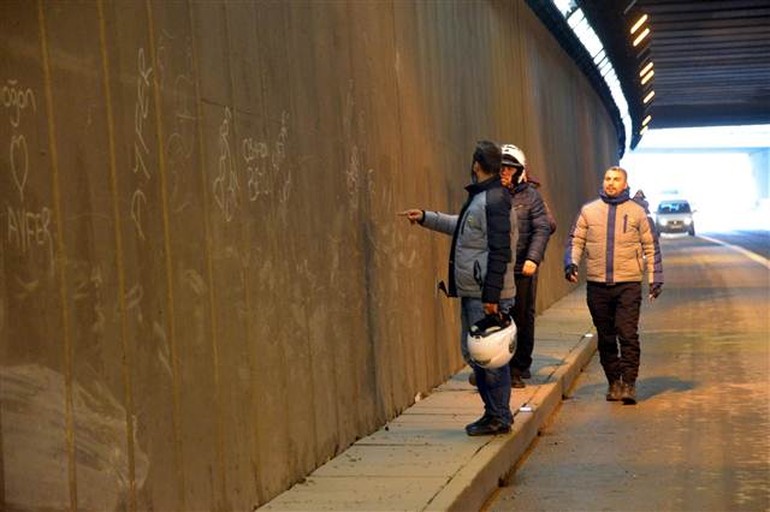 Otoyol tüneline kız arkadaşının ismini yazan liseliye polis sürprizi
