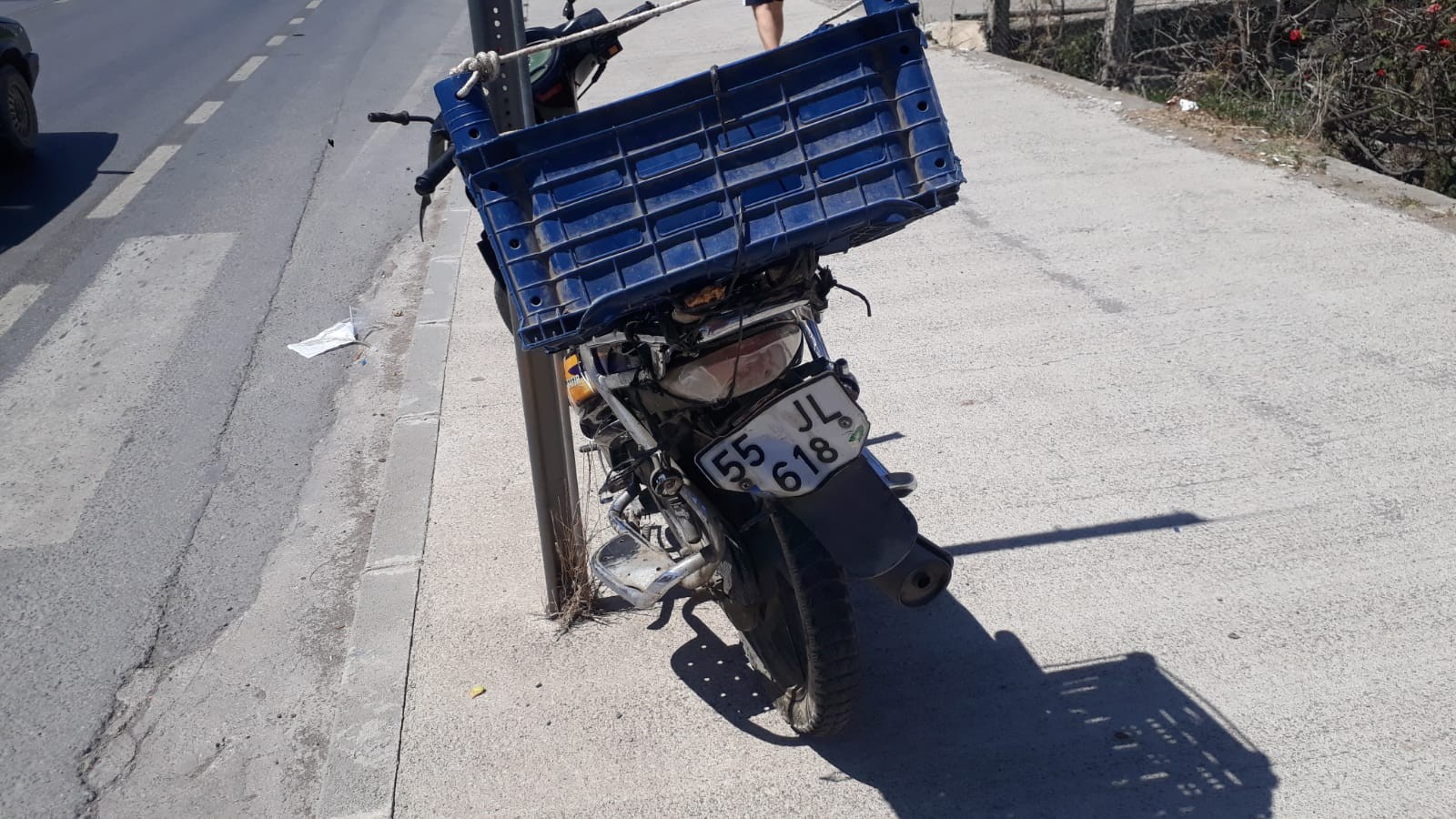 Otomobilin çarptığı motosiklet sürücüsü öldü