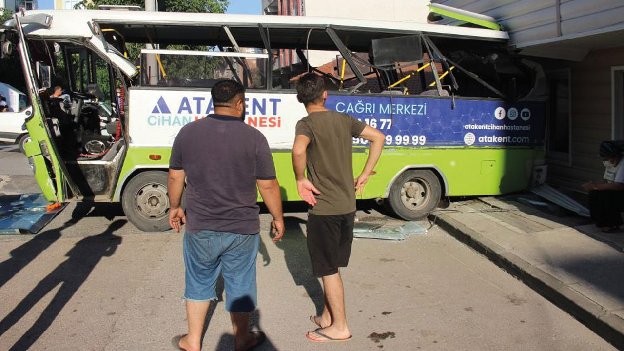 Halk otobüsünde dehşet! Geri geri kaydı, çok sayıda yolcu yaralandı