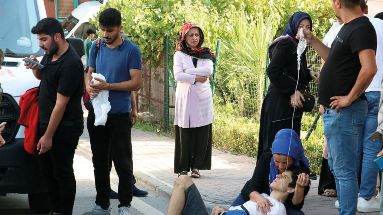 Halk otobüsünde dehşet! Geri geri kaydı, çok sayıda yolcu yaralandı