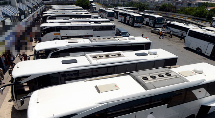 Otogarda gidiş yoğunluğu devam ediyor