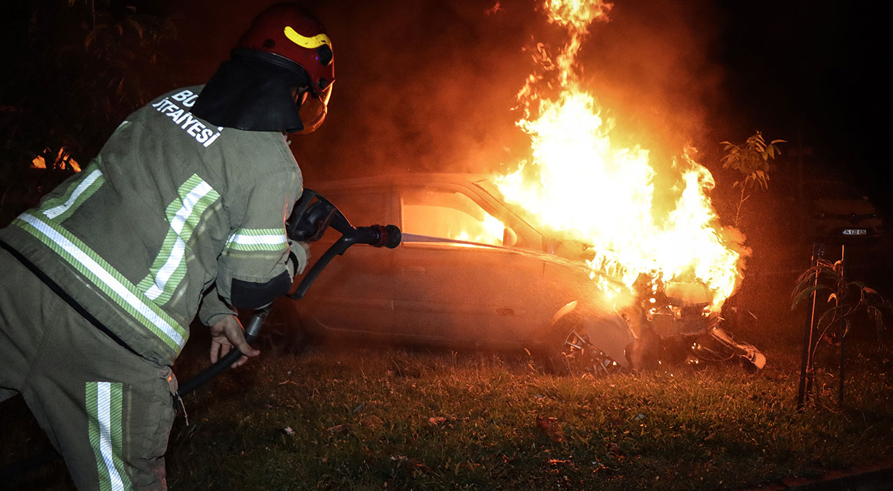 Bursa'da taklalar atan otomobil alev alev yandı: Sürücü yanmaktan son anda kurtarıldı