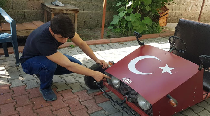 Lise öğrencisi kendi otomobilini üretti