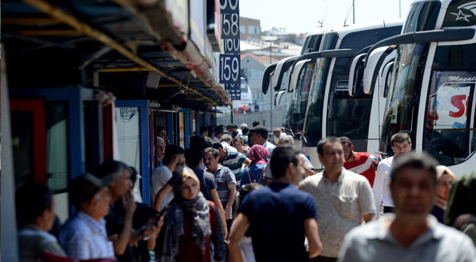Otogarda gidiş yoğunluğu devam ediyor
