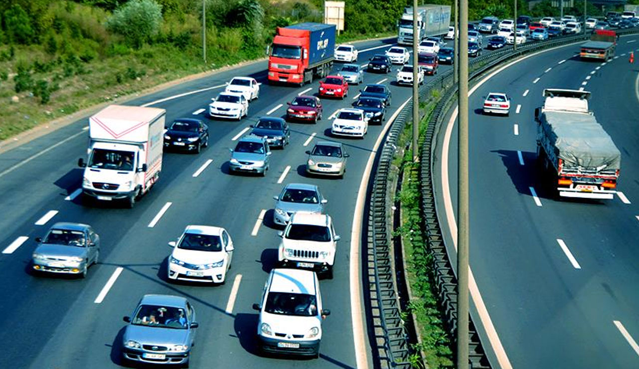 Fiyatlar arttı, trafiğe çıkan araç sayısı azaldı