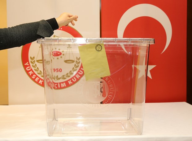 Oy pusulaları basın mensuplarına gösterildi