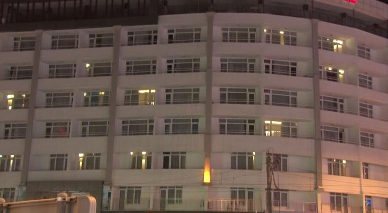 Otel odasında ölü bulunan 17 yaşındaki Nuray’ın cenazesi alındı Otel odasında ölü bulunan 17 yaşındaki Nuray’ın cenazesi alındı
