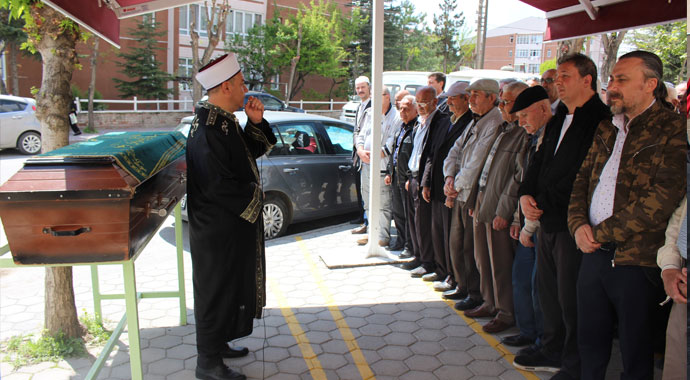 Emektar sanatçıya yürek burkan veda
