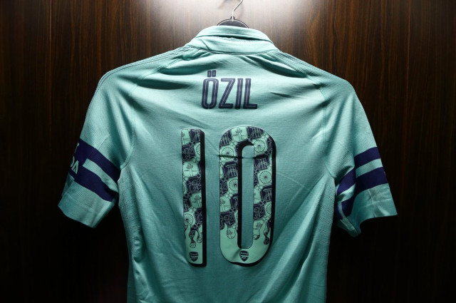 Arsenal, milli takımı bırakan Mesut Özil'i kaptan yaptı