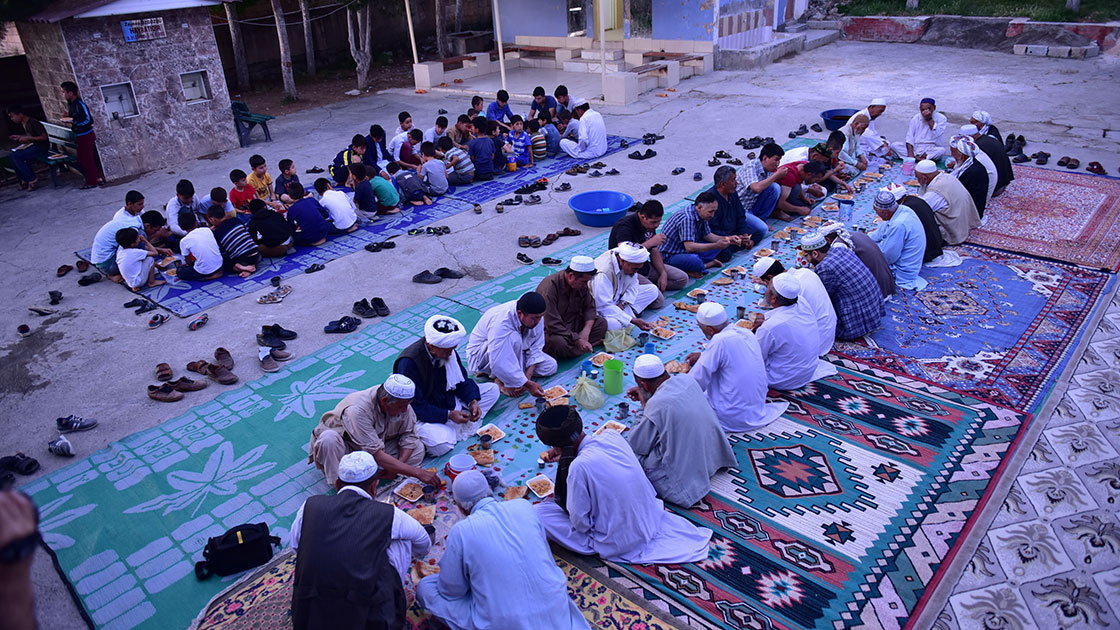 Özbek Türkleri asırlık iftar geleneğini yaşatıyor