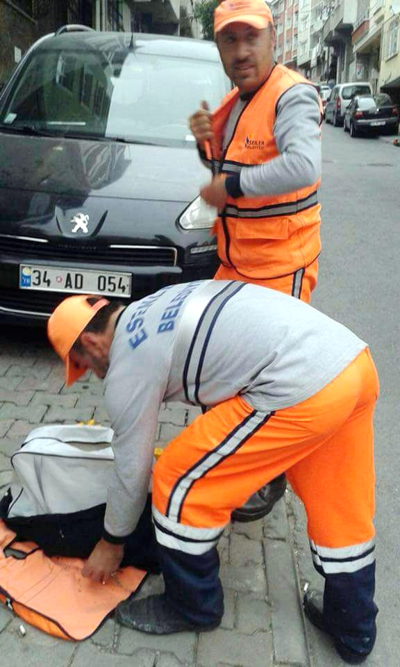 İstanbul'da temizlik görevlileri, çöplerin arasına bırakılmış yeni doğmuş bebek buldu