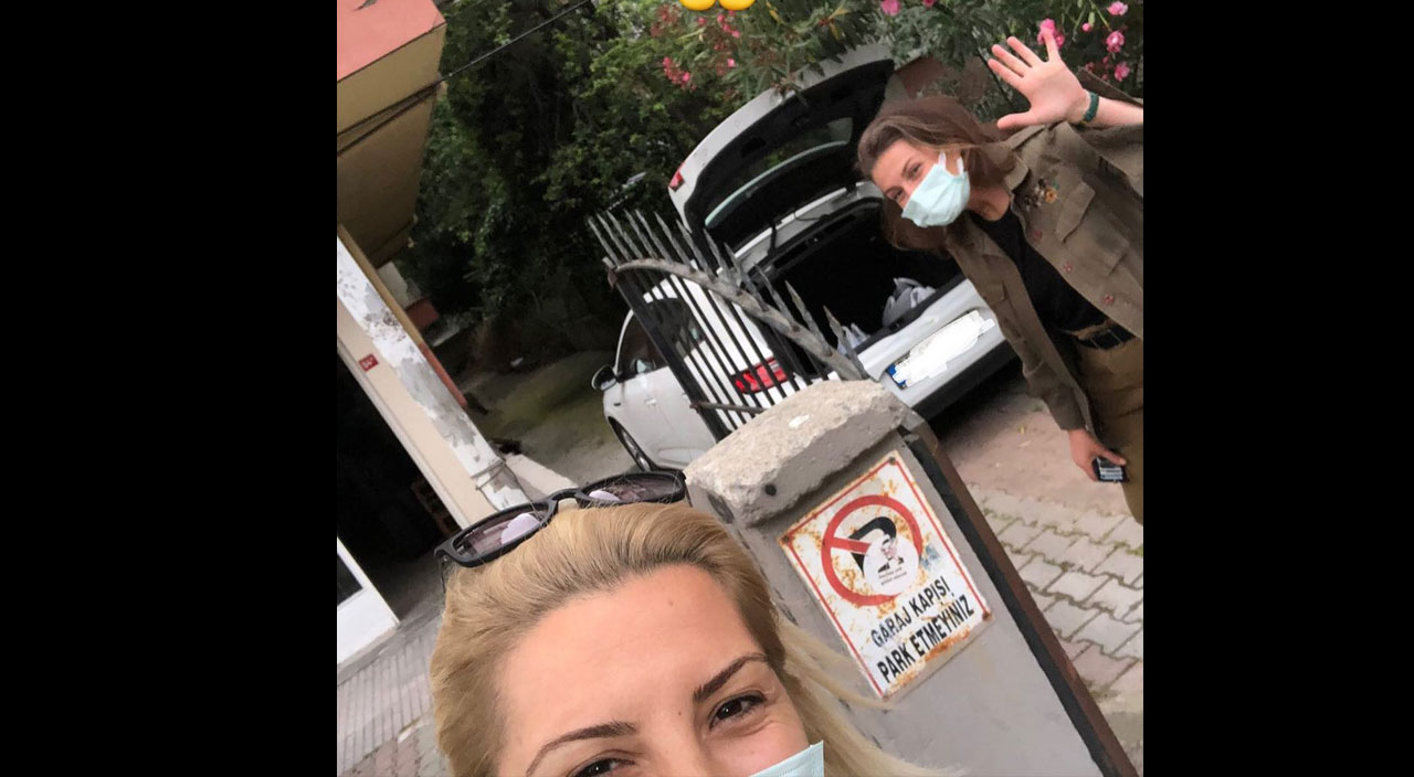 Vefat eden spiker Özlem Sarıkaya'nın son fotoğrafı ortaya çıktı, altındaki not yürek burktu Vefat eden spiker Özlem Sarıkaya'nın son fotoğrafı ortaya çıktı, altındaki not yürek burktu