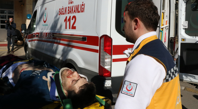 Baba ve oğlu trafik kazasında yaralandı