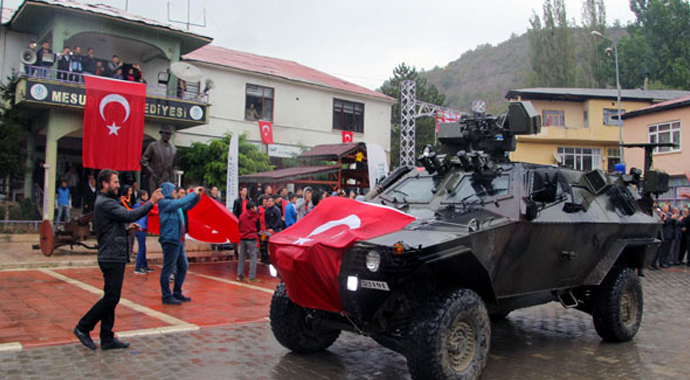 6 teröristi öldüren Mehmetçik konvoyla karşılandı