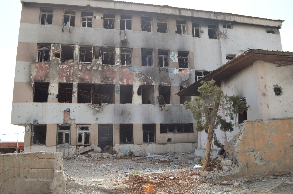 PKK'lılar kamu binalrını bu hale getirdi