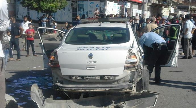 Polis aracı kaza yaptı: 4 yaralı