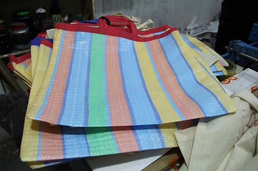 Poşetin ücretli hale gelecek olması bez çantalara ilgiyi arttırdı