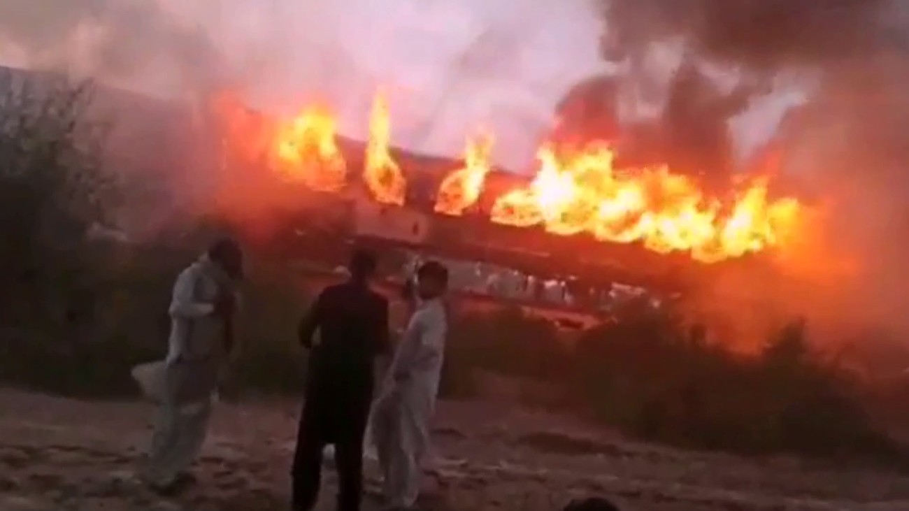 Pakistan'da tren yangını faciası! Çok sayıda ölü var