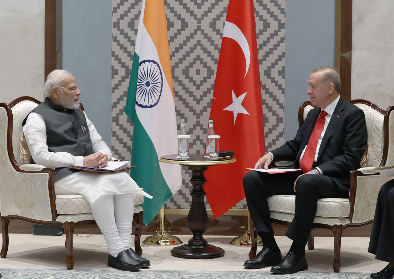 Erdoğan: Doğu-Batı arasında köprü konumundayız