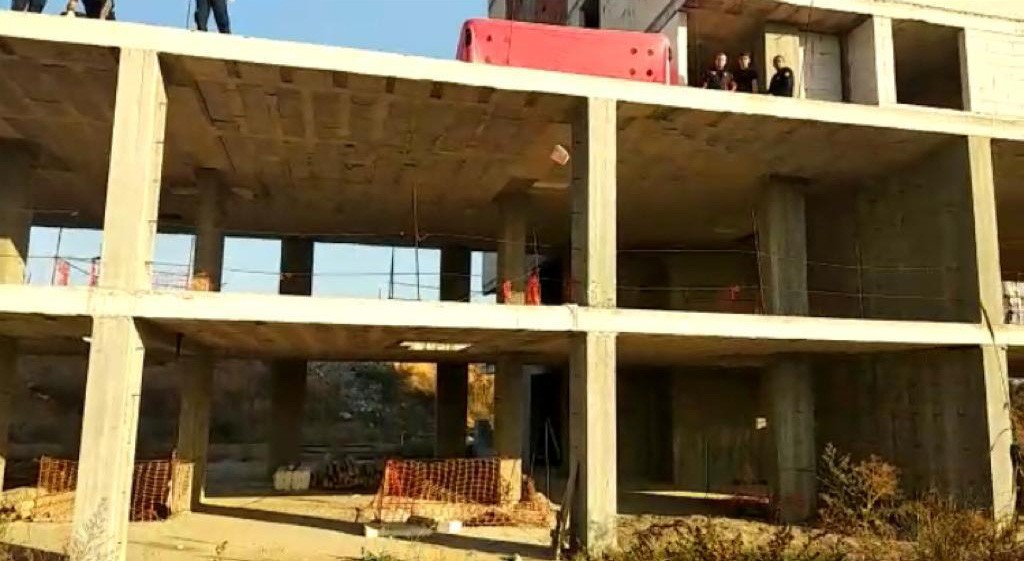 Parasızlıktan intihara kalkıştı, para saçtı