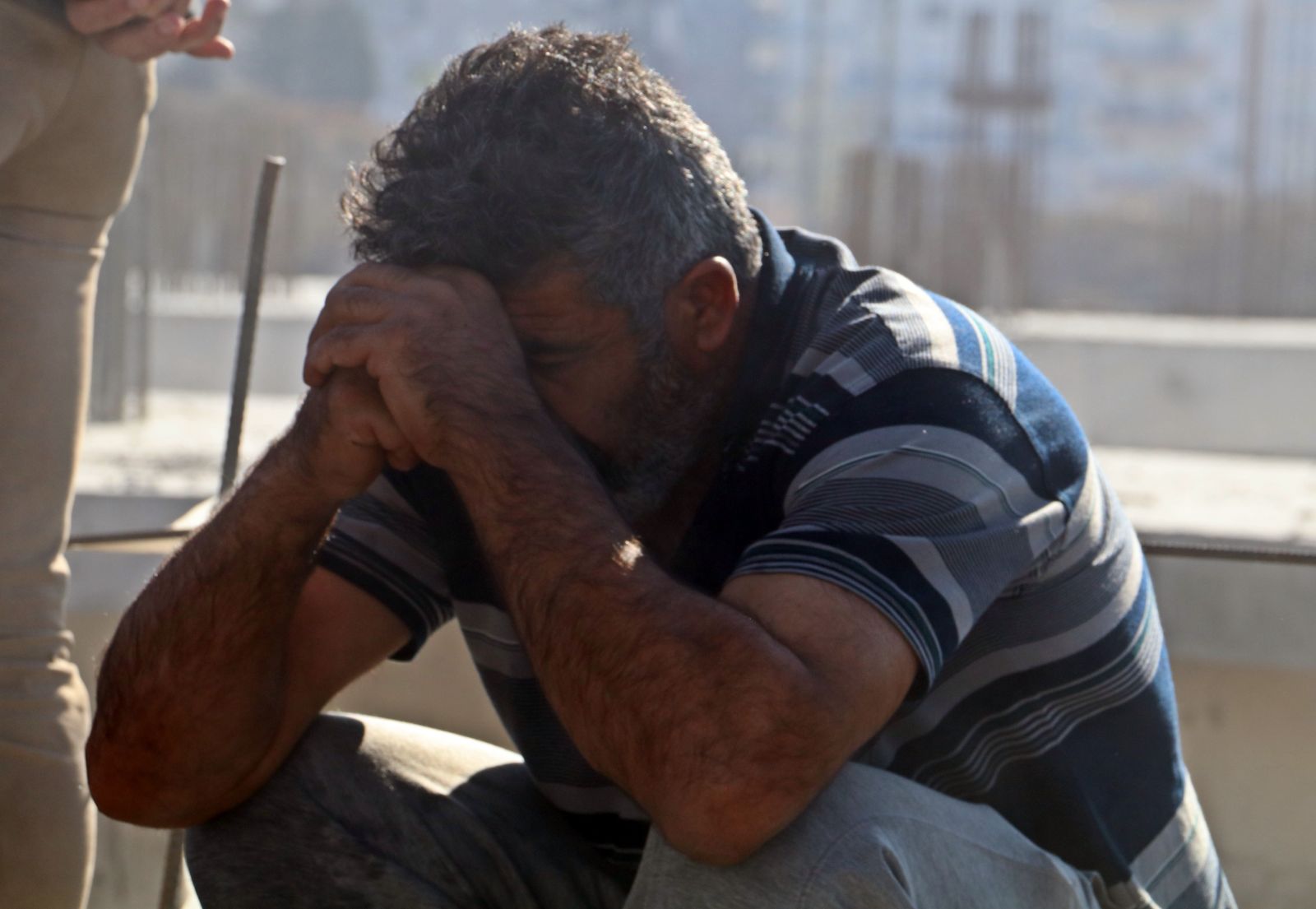 İnşaat işçileri paralarının yanışını izledi!