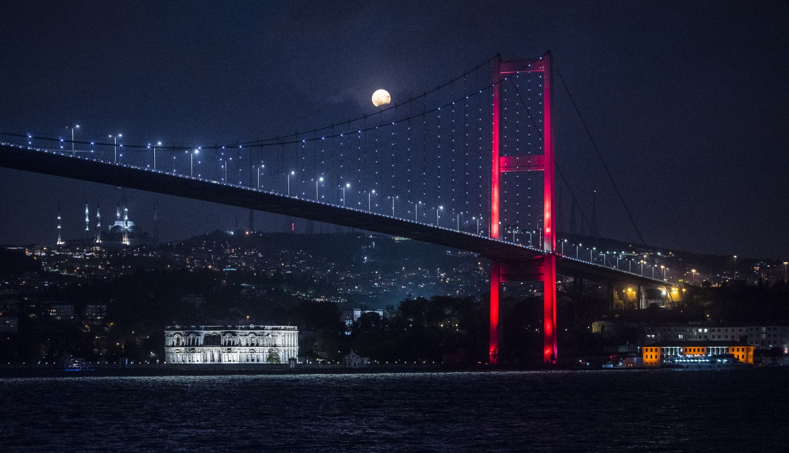 'Parçalı ay tutulması' gerçekleşti