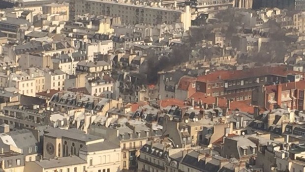 Paris'te patlama oldu!