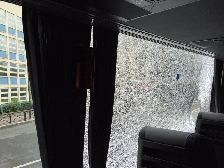 Paris'te Türk taraftarlarına saldırı