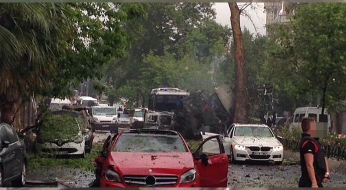 Vezeneciler'de polis aracına düzenlenen bombalı saldırıdan ilk görüntüler