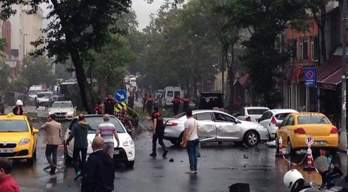 Vezeneciler'de polis aracına düzenlenen bombalı saldırıdan ilk görüntüler