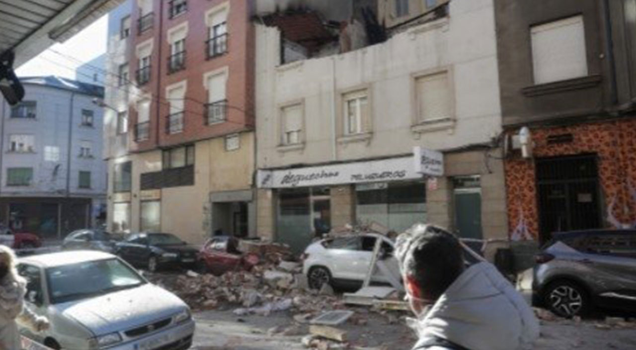 Çıkarılacağını öğrenince oturduğu evi patlattı Çıkarılacağını öğrenince oturduğu evi patlattı