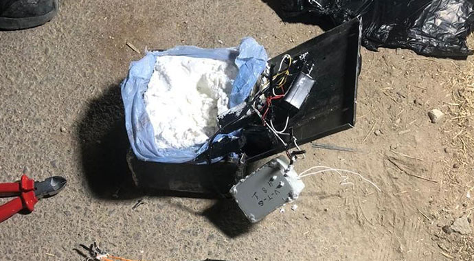 Mardin ve Van'da yakalanan iki araçta patlayıcılar ele geçirildi Mardin ve Van'da yakalanan iki araçta patlayıcılar ele geçirildi