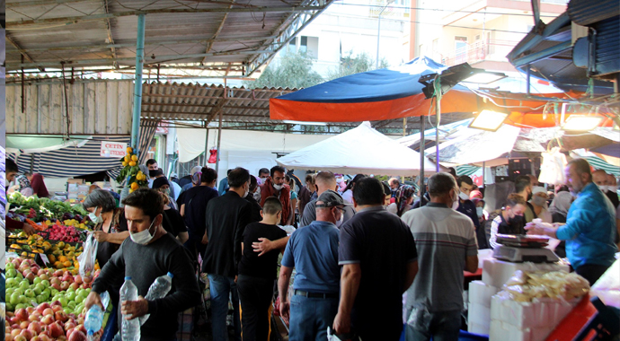 Antalya’da kapalı semt pazarında endişelendiren görüntüler