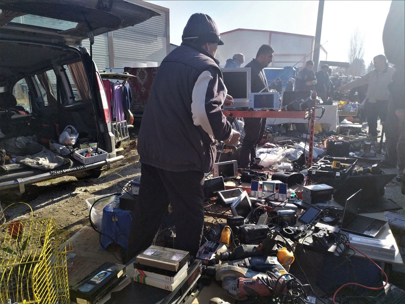 Bu pazarda her şey 3'de bir fiyatına