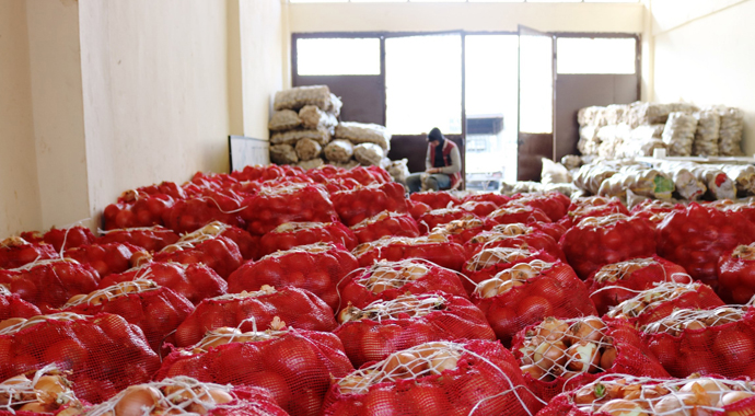 Yüksek fiyatlar semt pazarlarını vurdu