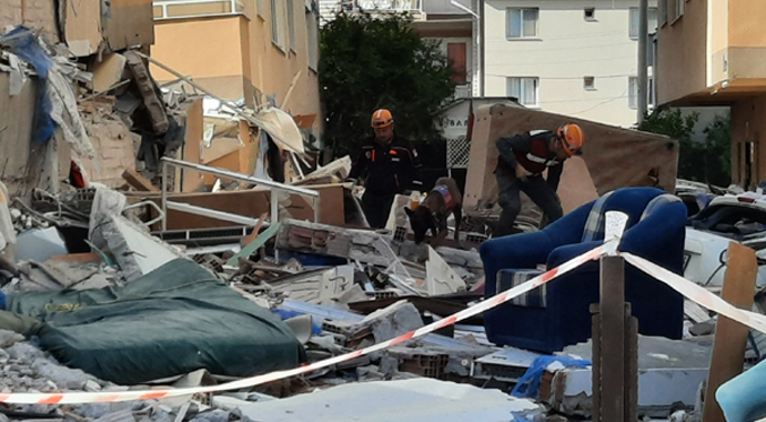 Aynı müteahhidin yaptığı 12 bloktan 5’i yan yattı