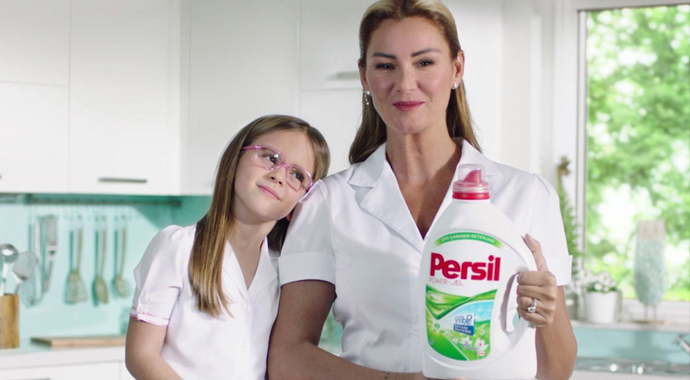 Pınar Altuğ, ilk kez kızıyla kamera karşısında