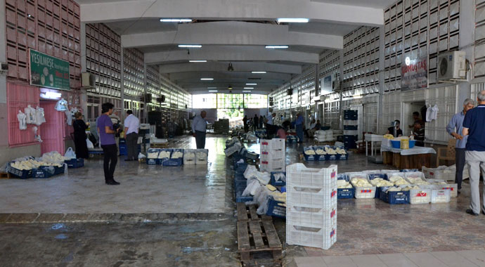 Ucuz peynire akın ediyorlar