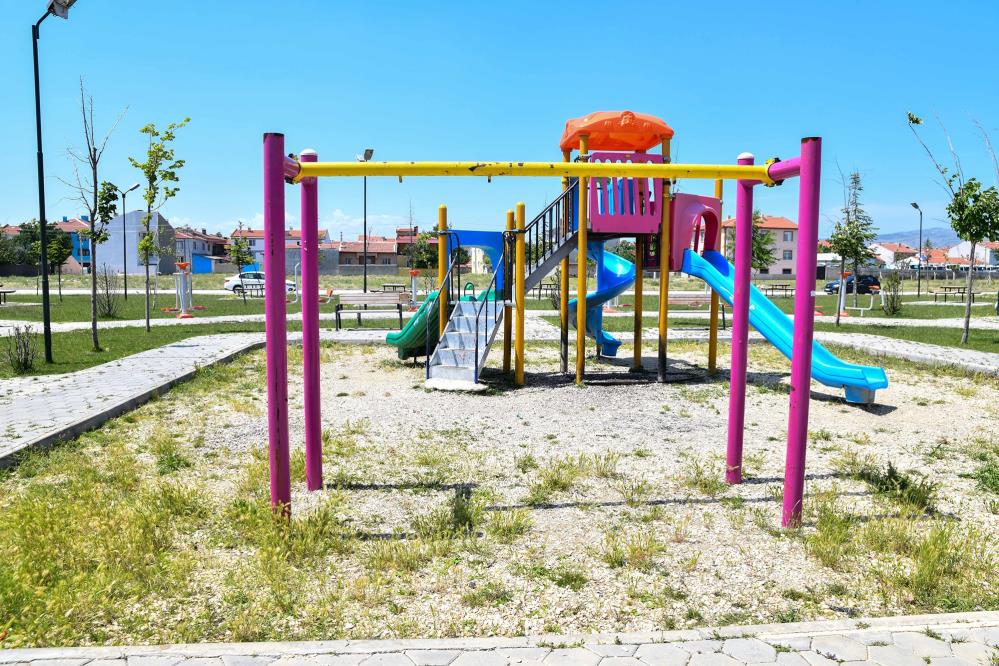 Pes dedirten hırsızlık: Piknik masasını söktüler!