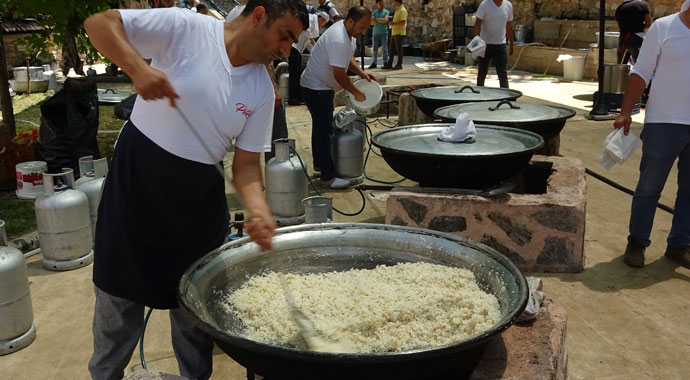 Bu pilavı yemek için 600 yıldır bu köye her yıl 20 bin kişi akın ediyor