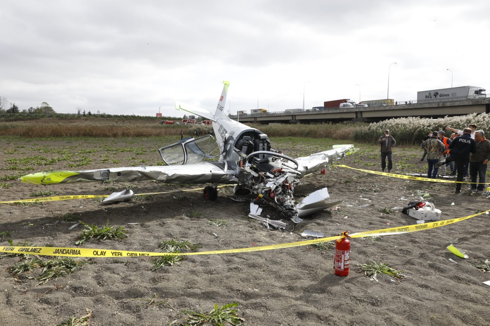 Düşen uçağın pilotaj öğrencisi acil iniş için izin istemiş